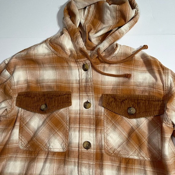 Women's Plaid Utility Jacket in Tan and Cream - Picture 2 of 12